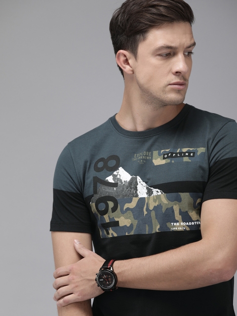

Roadster Men Black & Grey Colourblocked Round Neck T-shirt with Printed Detail