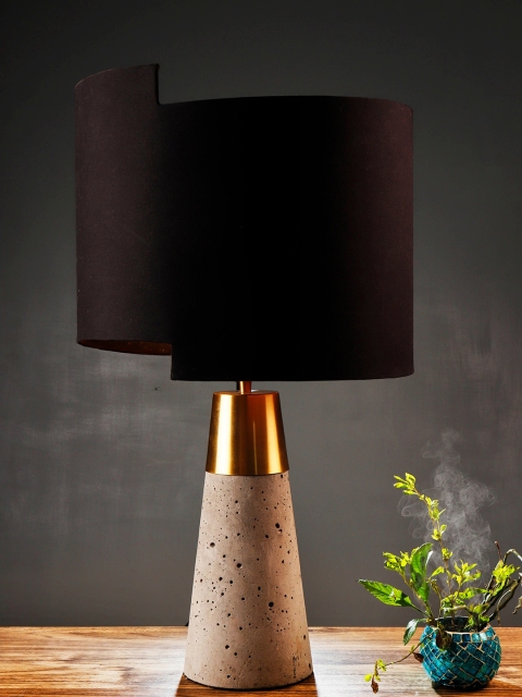 

Grated Ginger Black Solid Handcrafted Table Top Lamp with Shade