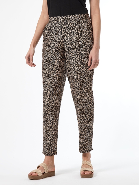 

DOROTHY PERKINS Women Black & Beige Regular Fit Printed Peg Trousers