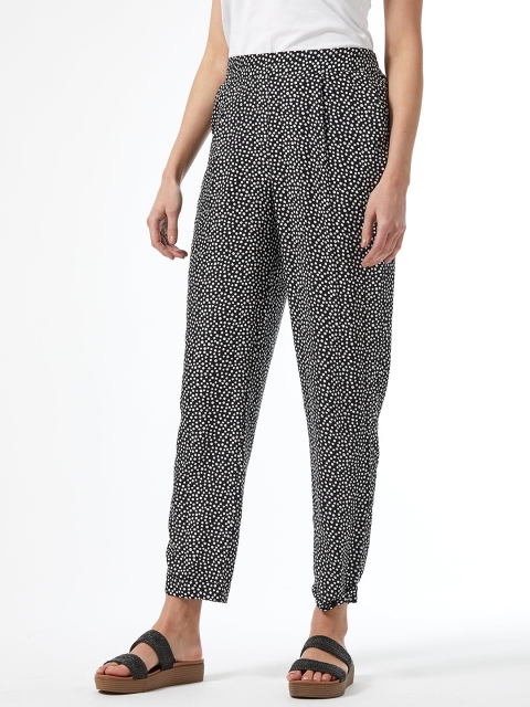 

DOROTHY PERKINS Women Black & White Printed Regular Trousers