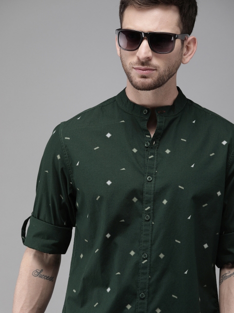 

Roadster Men Green & White Regular Fit Printed Casual Shirt
