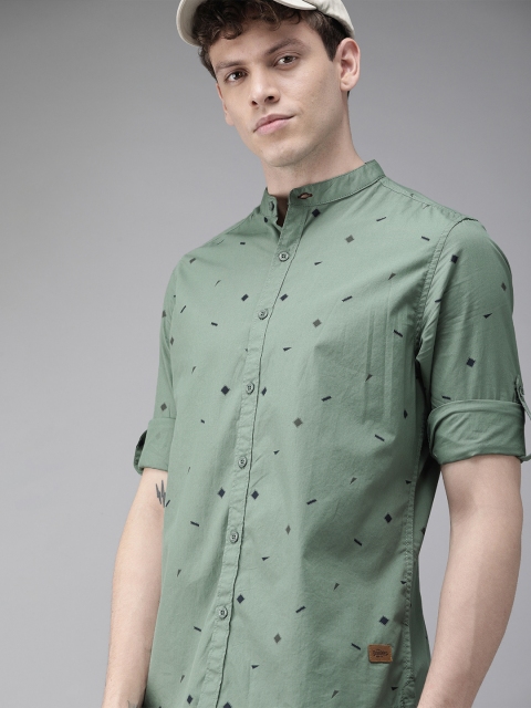 

Roadster Men Green Regular Fit Printed Casual Shirt