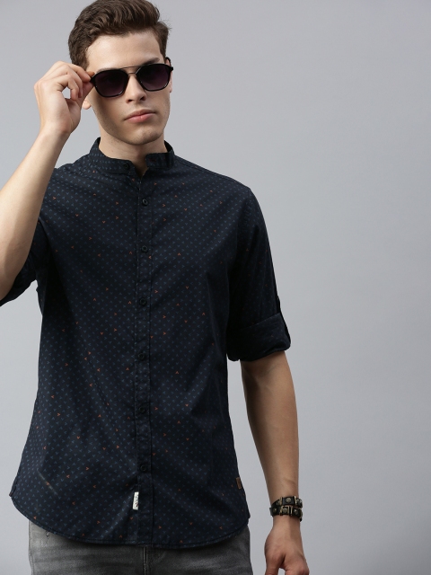 

Roadster Men Black & Blue Regular Fit Printed Casual Shirt