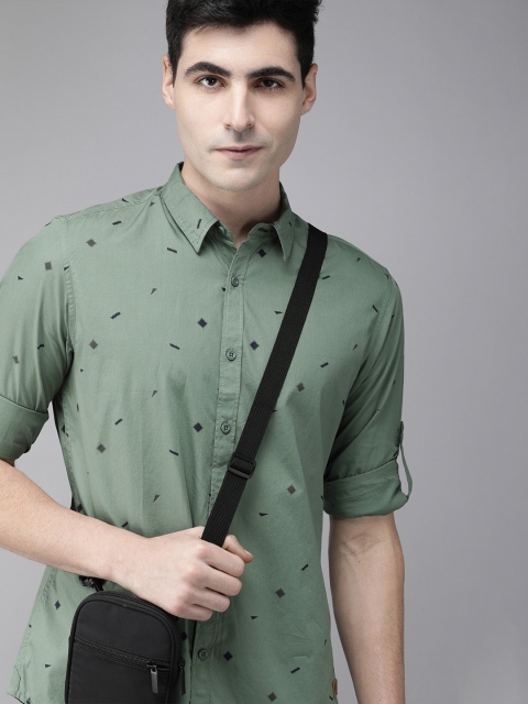 

Roadster Men Green & Black Regular Fit Printed Casual Shirt