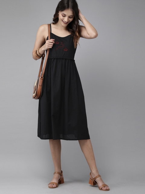 

Anouk Women Black Solid Gathered Antiviral Finish A-Line Dress with Thread Work