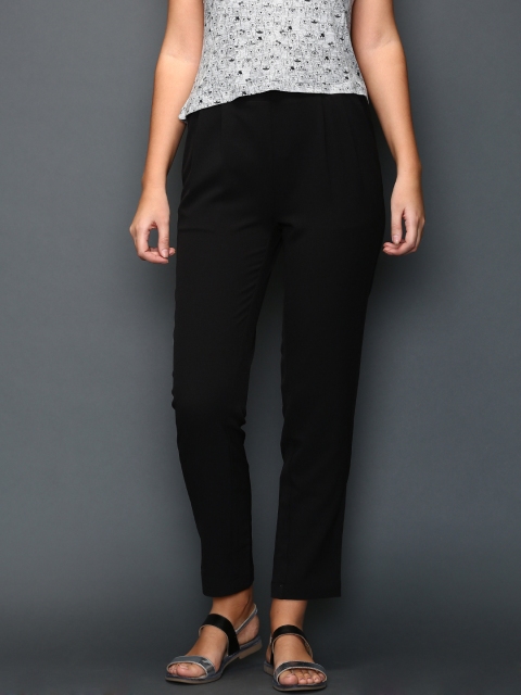 

SELA Black Trousers