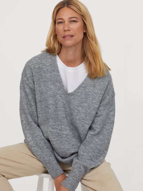 

H&M Women Grey Solid Knitted Jumper