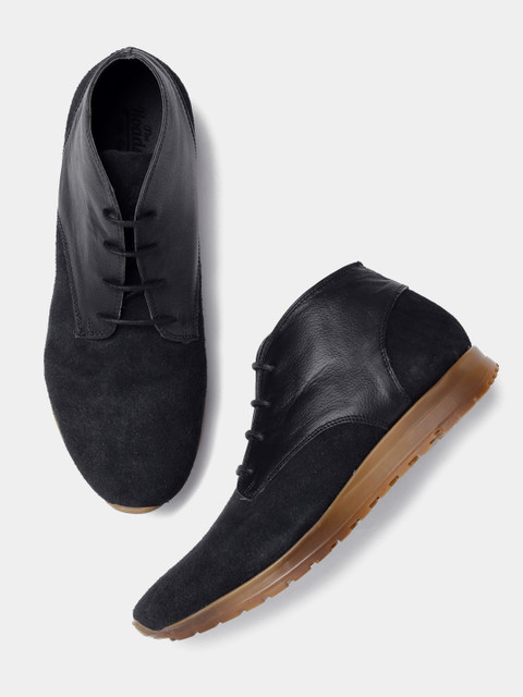 

Roadster Men Black Solid Derbys