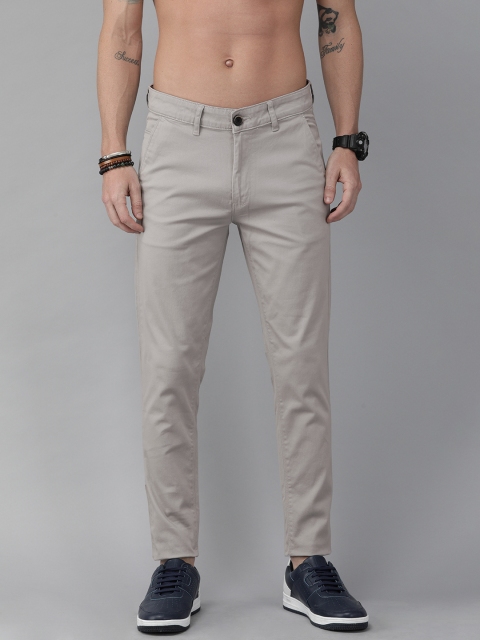 

Roadster Men Grey Tapered Fit Solid Chinos