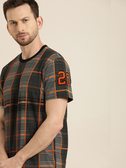 

Moda Rapido Men Black & Grey Checked Round Neck T-shirt