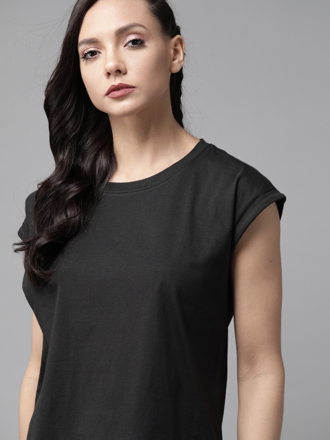 

Roadster Women Black Solid High-Low Hem Round Neck T-shirt