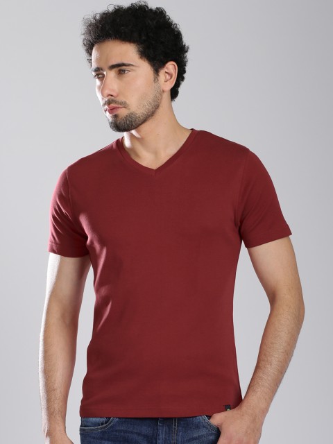 

Bossini Maroon Slim Fit T-shirt