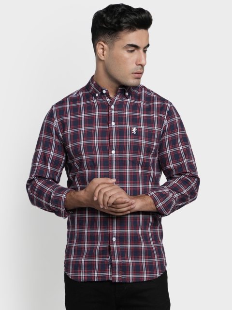 

Red Tape Men Red & Navy Blue Regular Fit Checked Casual Shirt