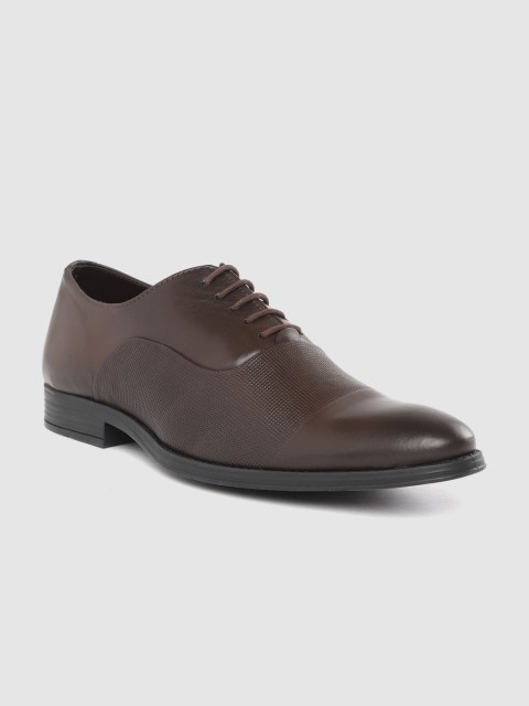 

INVICTUS Men Coffee Brown Textured Formal Oxfords