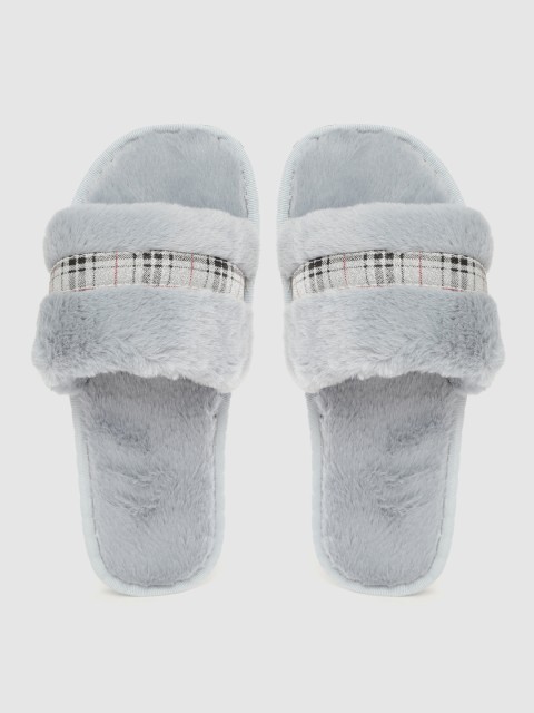 

DressBerry Women Grey & Silver-Toned Checked Detail Faux Fur Room Slippers