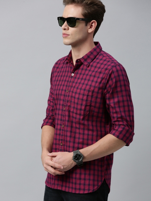 

WROGN Men Pink & Navy Blue Slim Fit Checked Casual Shirt