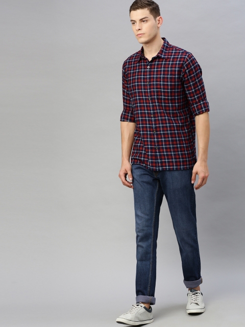 

WROGN Men Red & Navy Blue Regular Fit Checked Casual Shirt