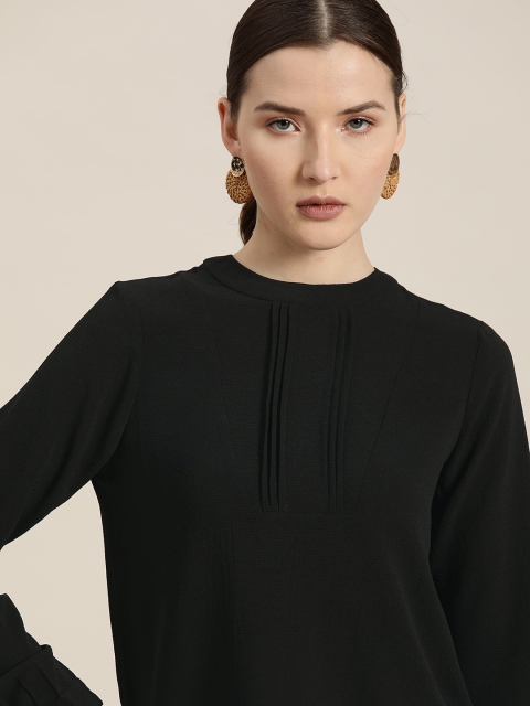 

her by invictus Women Black Solid Top