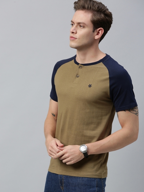 

WROGN Men Olive Green Solid Slim Fit Henley Neck T-shirt