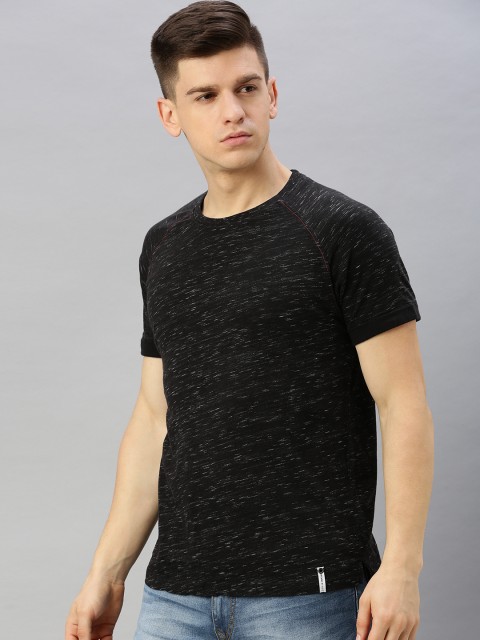 

WROGN Men Black Solid Round Neck T-shirt