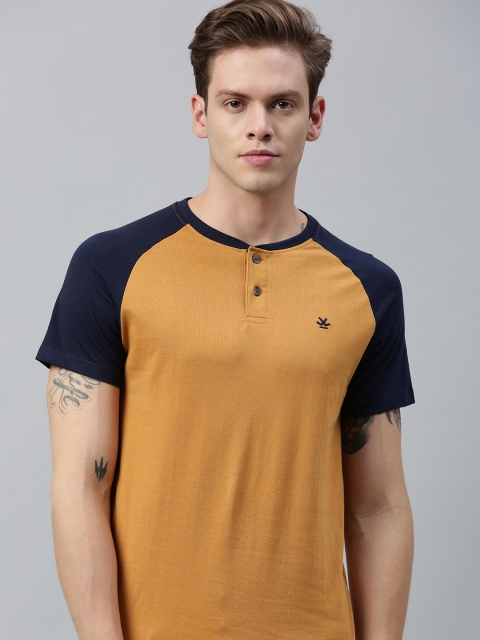 

WROGN Men Mustard Yellow Slim Fit Solid Henley Neck T-shirt