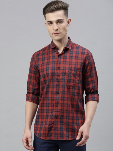 

Louis Philippe Sport Men Maroon & Black Slim Fit Checked Casual Shirt