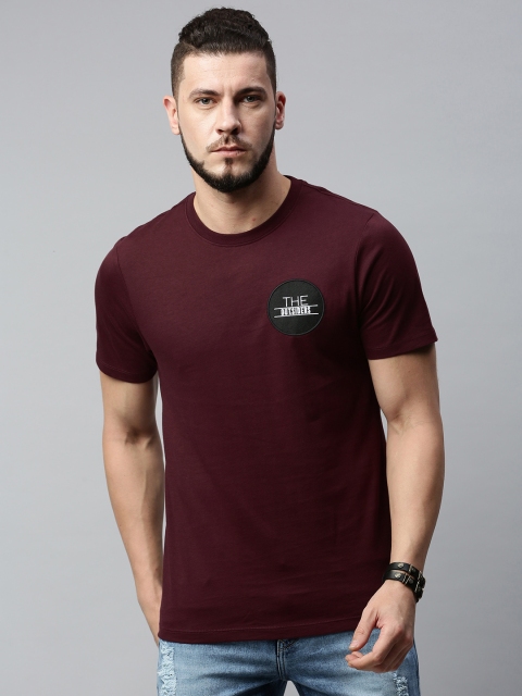 

Roadster Men Burgundy Solid Round Neck T-shirt with Applique