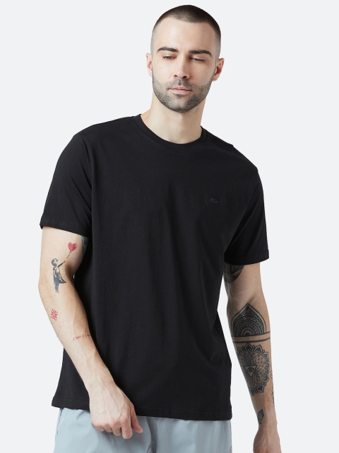 

PERF Men Black Solid Round Neck T-shirt