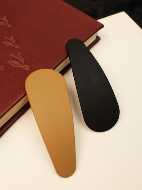 

Ayesha Set of 2 Oversized Matte Black & Beige Hairclip Set, Brown