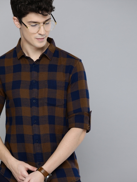 

HERE&NOW Men Brown & Navy Blue Slim Fit Checked Casual Shirt