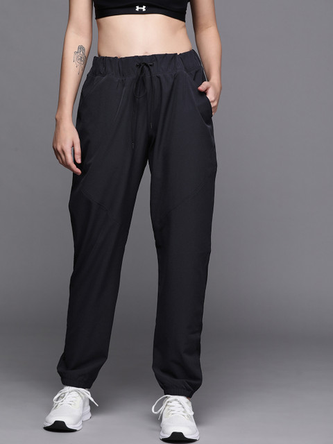 

UNDER ARMOUR Women Black Solid Tapered Fit Fusion Joggers