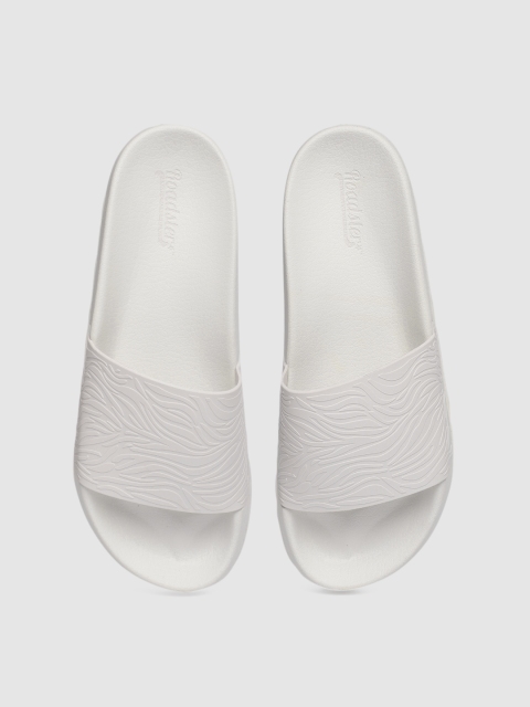 

Roadster Men White Self Design Sliders