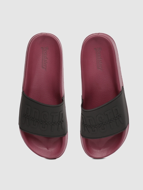

Roadster Men Maroon & Black Self Design Sliders