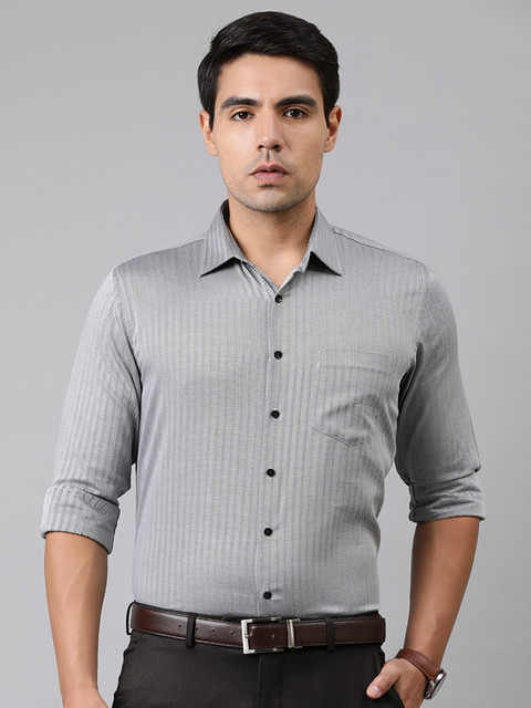 

Van Heusen Men Black & White Slim Fit Striped Formal Shirt