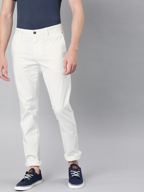 

Tommy Hilfiger Men Off-White Slim Fit Solid Chinos