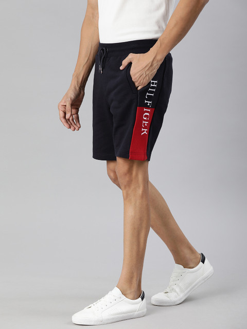 

Tommy Hilfiger Men Navy Blue Printed Regular Fit Regular Shorts