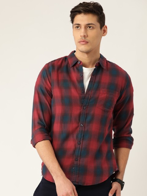 

United Colors of Benetton Men Maroon & Navy Blue Slim Fit Checked Casual Shirt