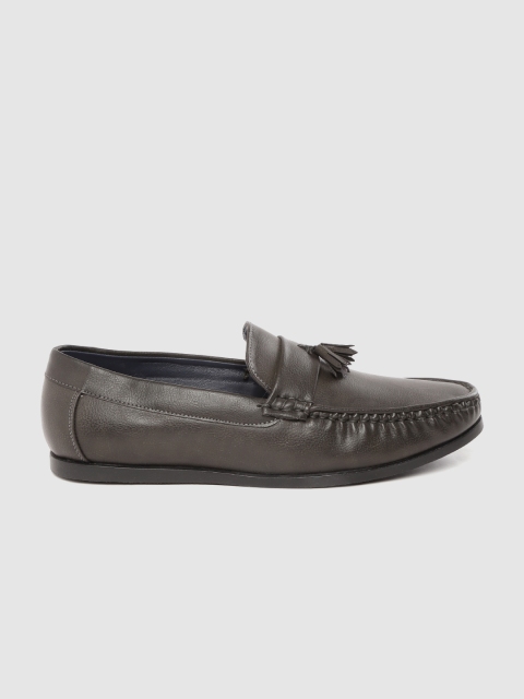 

Mast & Harbour Men Charcoal Grey Solid Semi-Formal Tasselled Loafers