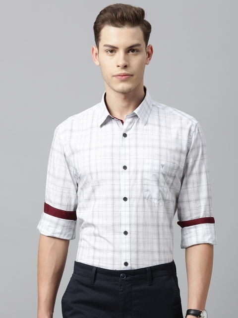 

Van Heusen Sport Men White & Black Slim Fit Checked Casual Shirt