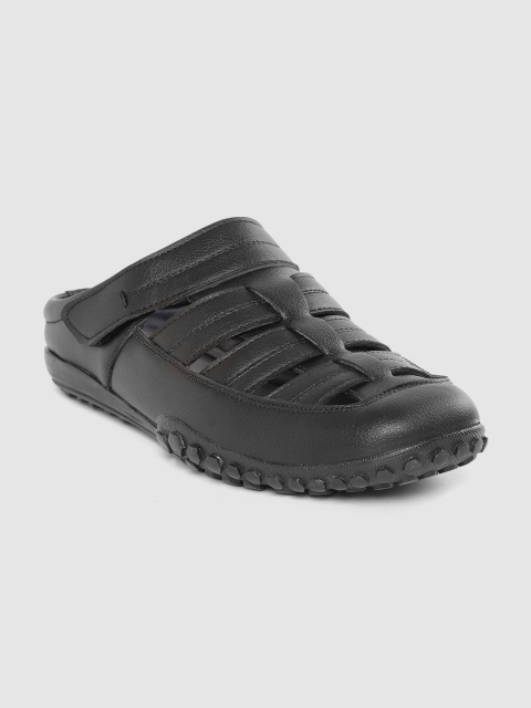 

Roadster Men Black Solid Fisherman Sandals
