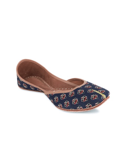 

DESI COLOUR Women Navy Blue & Red Printed Leather Mojaris