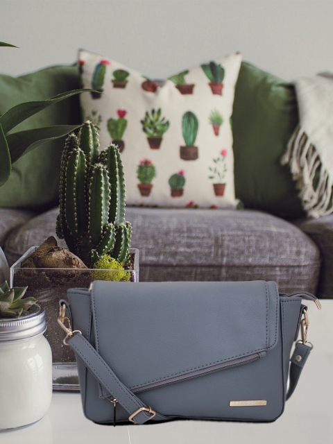 

Lapis O Lupo Grey Solid Sling Bag