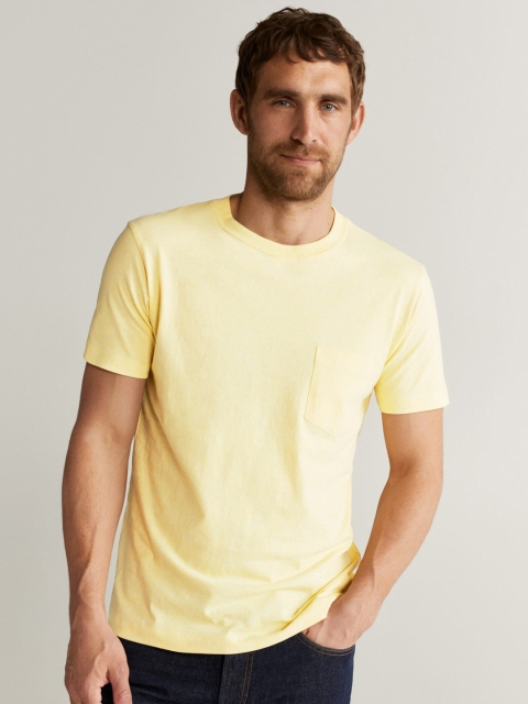 

MANGO MAN Yellow Solid Round Neck T-shirt