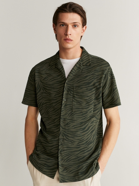 

MANGO MAN Men Olive Green Animal Print Regular Fit Printed Casual Shirt