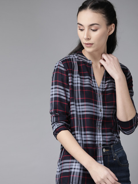 

Roadster Women Blue & Red Regular Fit Checked Casual Shirt
