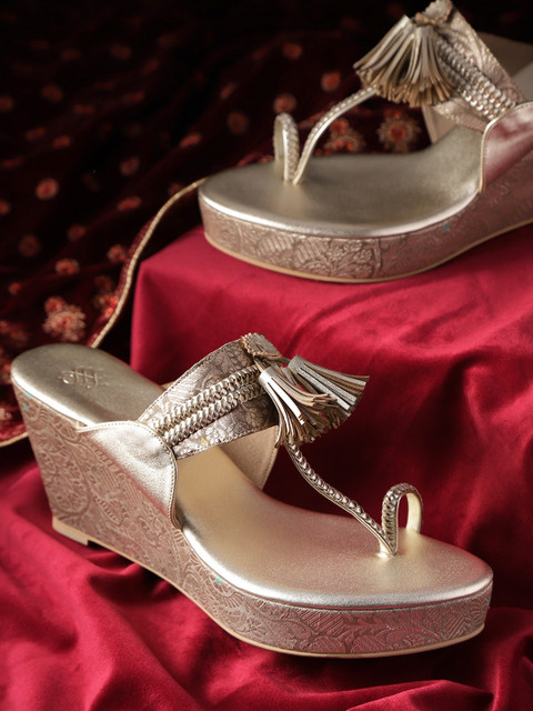

House of Pataudi Women Gold-Toned & Taupe Embroidered Handcrafted One-Toe Wedges
