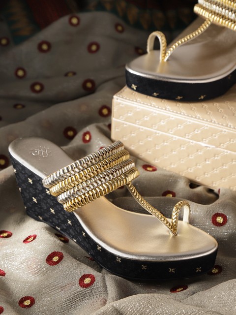 

House of Pataudi Women Gold-Toned Braided Detail Handcrafted One-Toe Wedges