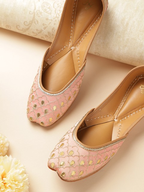 

House of Pataudi Women Pink & Gold-Toned Embroidered Handcrafted Mojaris