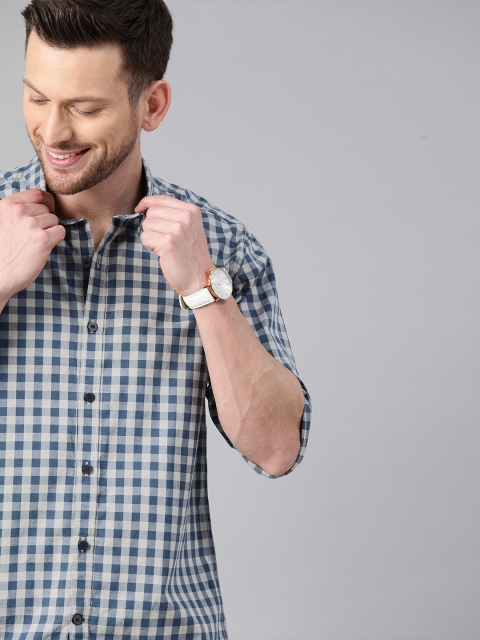 

Mast & Harbour Men Black & White Regular Fit Checked Casual Shirt