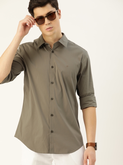 

Calvin Klein Jeans Men Grey Slim Fit Solid Casual Shirt